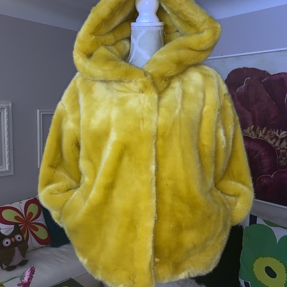 Totally luxurious! Brand new with tags! ZARA coat - Picture 3 of 7